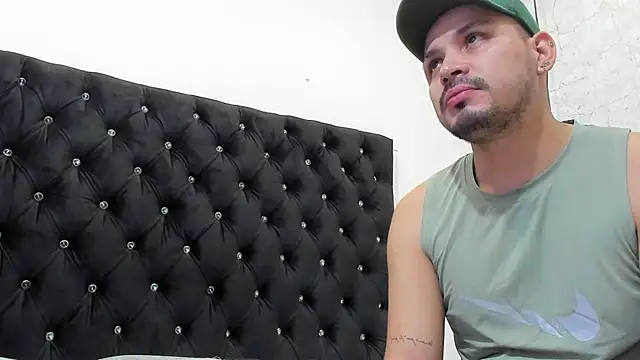 AndresSterling  online show from September 24, 2025, 11:10 pm