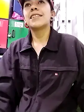 Snapshot of Raven_Rouge_ chatting on February 28, 2026, 7:35 pm Raven Rouge online show from February 28, 2026, 7:35 pm