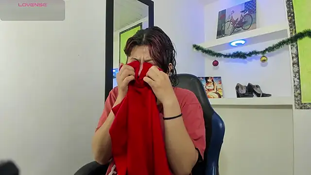 Raven Rouge  online show from January 6, 2026, 3:32 am