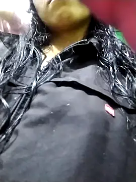 Snapshot of Raven_Rouge_ chatting on February 16, 2026, 8:18 pm Raven Rouge online show from February 16, 2026, 8:18 pm