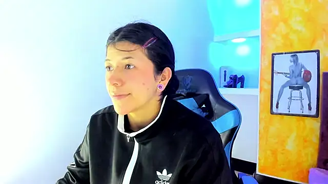 Snapshot of Raven_Rouge_ chatting on October 9, 2025, 4:46 am Raven Rouge online show from October 9, 2025, 4:46 am