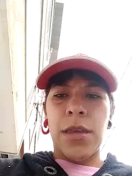 Snapshot of Raven_Rouge_ chatting on February 15, 2026, 1:32 pm Raven Rouge online show from February 15, 2026, 1:32 pm