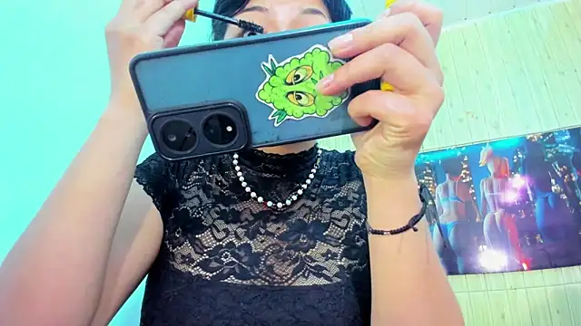 Snapshot of Raven_Rouge_ chatting on October 22, 2025, 4:23 am Raven Rouge online show from October 22, 2025, 4:23 am