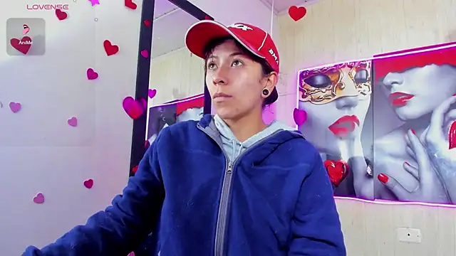 Snapshot of Raven_Rouge_ chatting on March 18, 2026, 8:32 pm Raven Rouge online show from March 18, 2026, 8:32 pm