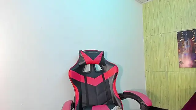 Snapshot of Raven_Rouge_ chatting on October 5, 2025, 4:47 am Raven Rouge online show from October 5, 2025, 4:47 am