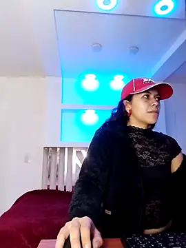 Snapshot of Raven_Rouge_ chatting on February 10, 2026, 8:41 pm Raven Rouge online show from February 10, 2026, 8:41 pm