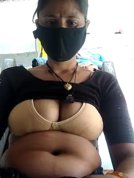 Snapshot of Hot-ilaiy chatting on February 18, 2026, 9:28 am Hot-ilaiy online show from February 18, 2026, 9:28 am