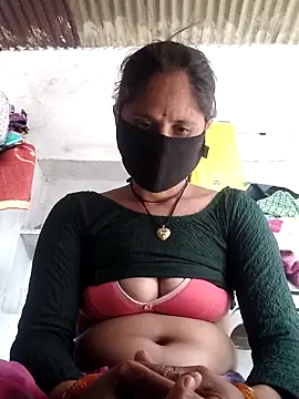 Snapshot of Hot-ilaiy chatting on February 19, 2026, 8:22 am Hot-ilaiy online show from February 19, 2026, 8:22 am