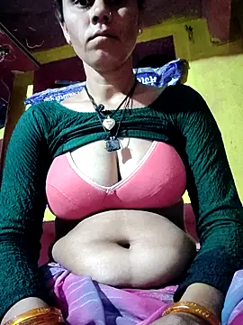 Snapshot of Hot-ilaiy chatting on February 20, 2026, 12:18 am Hot-ilaiy online show from February 20, 2026, 12:18 am