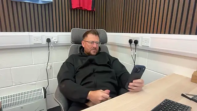 bilf1978 online show from February 26, 2026, 7:52 am