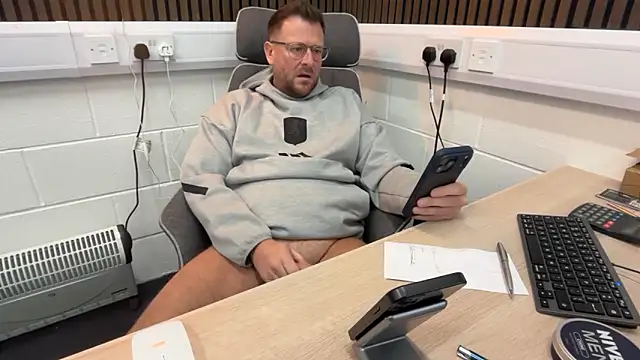 bilf1978 online show from March 30, 2026, 9:33 am