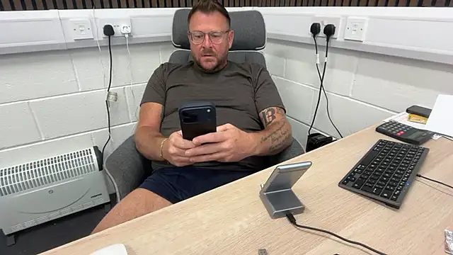 Snapshot of bilf1978 chatting on June 2, 2026, 6:02 am bilf1978 online show from June 2, 2026, 6:02 am
