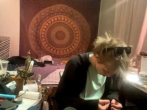 XanderOzzz online show from November 17, 2025, 8:18 am