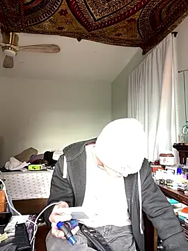 Snapshot of XanderOzzz chatting on January 13, 2026, 8:13 pm XanderOzzz online show from January 13, 2026, 8:13 pm