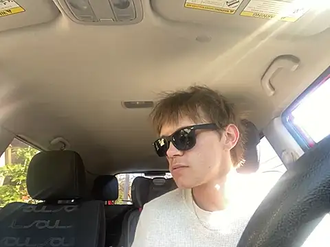 XanderOzzz online show from October 15, 2025, 6:05 pm