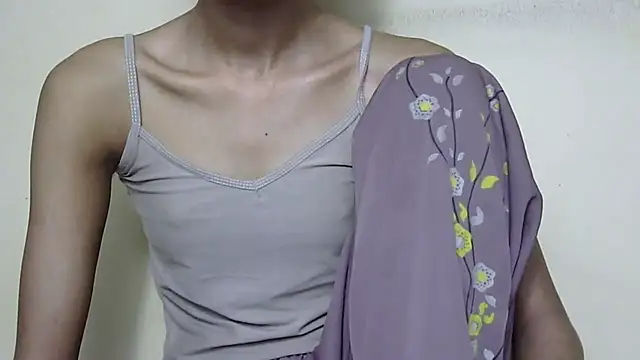 smallcuute online show from January 31, 2026, 7:23 pm