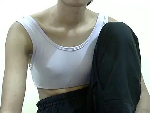 smallcuute online show from December 4, 2025, 9:36 pm