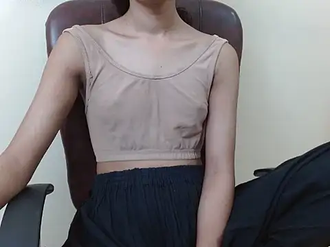 smallcuute online show from October 2, 2025, 12:08 pm
