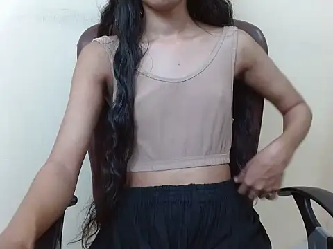 smallcuute online show from October 1, 2025, 6:45 pm