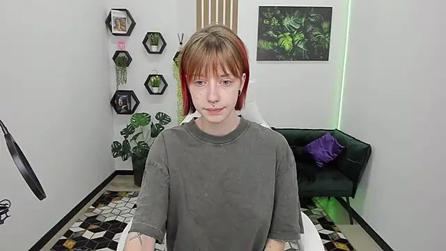 AveryLia online show from October 7, 2025, 12:11 am