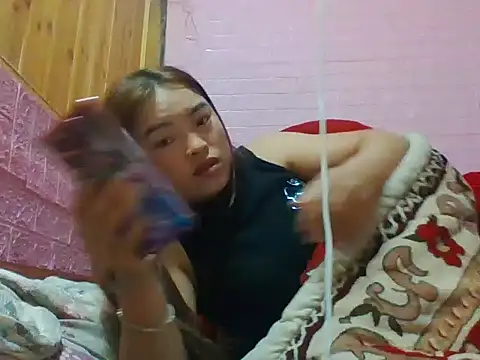 Snapshot of Loc_al chatting on November 27, 2025, 1:22 pm Loc al online show from November 27, 2025, 1:22 pm