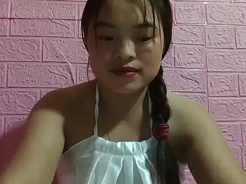 Snapshot of Loc_al chatting on October 10, 2025, 3:35 pm Loc al online show from October 10, 2025, 3:35 pm