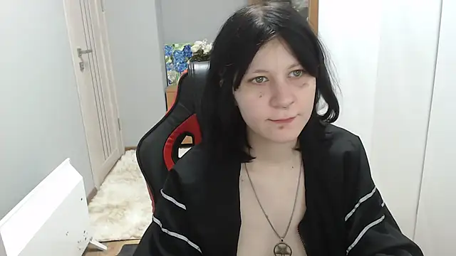 TinaQuiin online show from December 20, 2025, 9:12 am