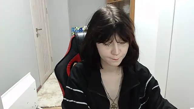 TinaQuiin online show from November 23, 2025, 8:46 am