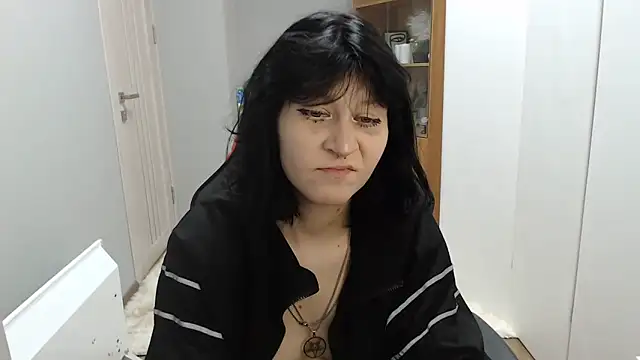 TinaQuiin online show from November 26, 2025, 8:36 am