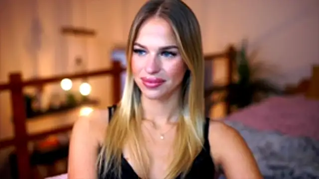 Emilyvanroessel online show from November 23, 2025, 11:31 am