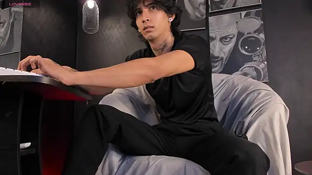 jett savage online show from December 3, 2025, 2:16 pm