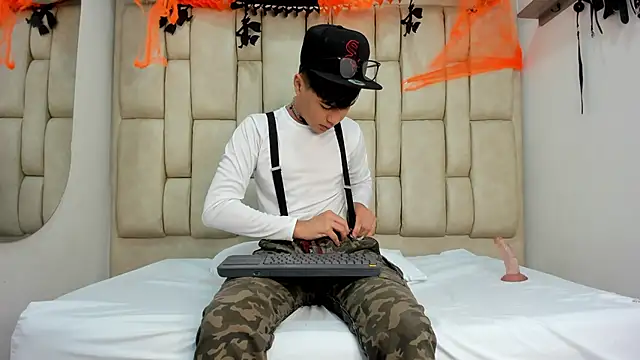 Felipe Cold online show from October 25, 2025, 2:44 am