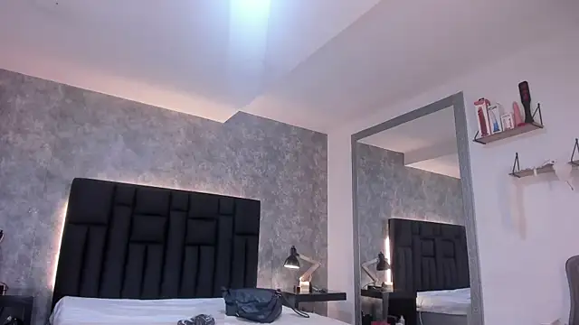 crystaldarliing online show from January 16, 2026, 8:46 pm