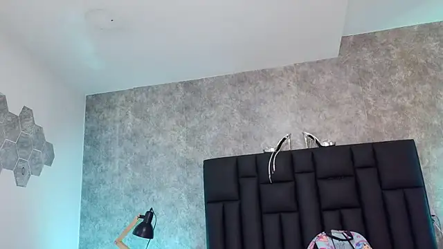 crystaldarliing online show from May 5, 2026, 3:26 pm
