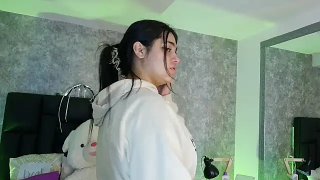 Snapshot of crystaldarliing chatting on June 17, 2026, 5:45 pm crystaldarliing online show from June 17, 2026, 5:45 pm