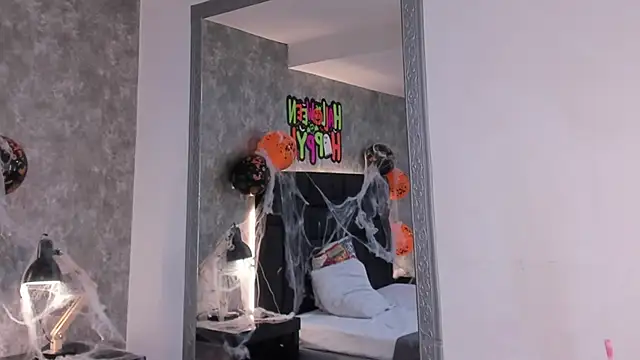 crystaldarliing online show from October 22, 2025, 3:22 pm