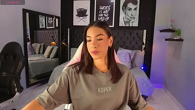 Snapshot of kitty_collins_ chatting on December 14, 2025, 11:38 am kitty collins online show from December 14, 2025, 11:38 am