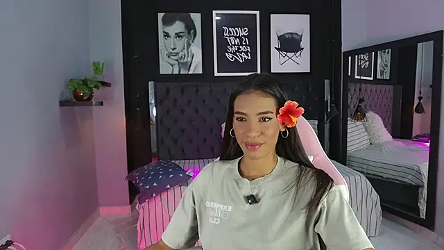 Snapshot of kitty_collins_ chatting on October 23, 2025, 11:31 am kitty collins online show from October 23, 2025, 11:31 am