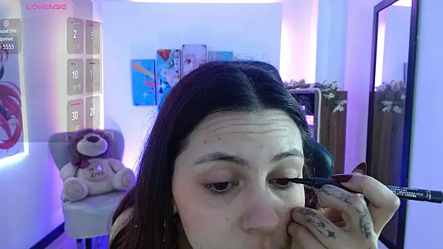 AlanaGarcia19 online show from December 5, 2025, 11:42 am