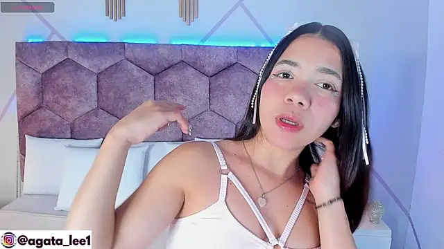 agataa lee online show from September 19, 2025, 4:05 am