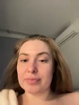 Snapshot of DeniMilkyyyyy chatting on November 19, 2025, 5:24 pm DeniMilkyyyyy online show from November 19, 2025, 5:24 pm