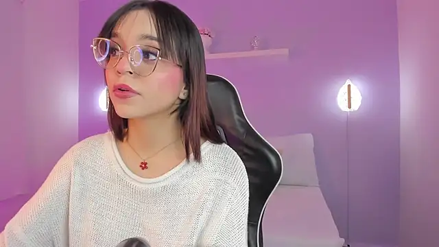 Snapshot of Clara_Luu chatting on June 13, 2026, 7:56 pm Clara Luu online show from June 13, 2026, 7:56 pm