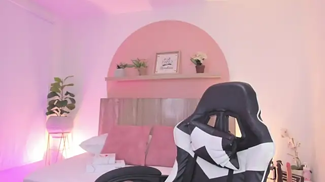 Clara Luu online show from February 19, 2026, 2:41 am