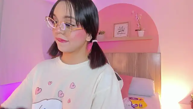 Snapshot of Clara_Luu chatting on June 16, 2026, 2:33 am Clara Luu online show from June 16, 2026, 2:33 am