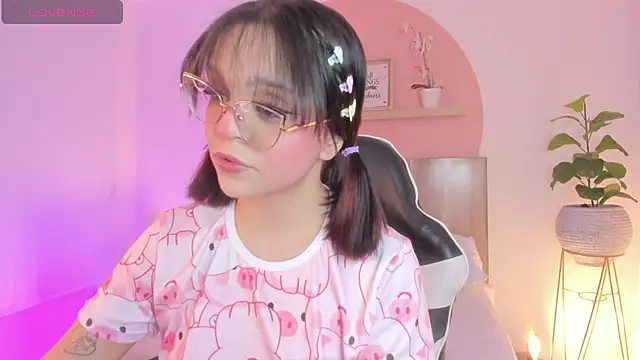 Snapshot of Clara_Luu chatting on June 23, 2026, 4:43 am Clara Luu online show from June 23, 2026, 4:43 am