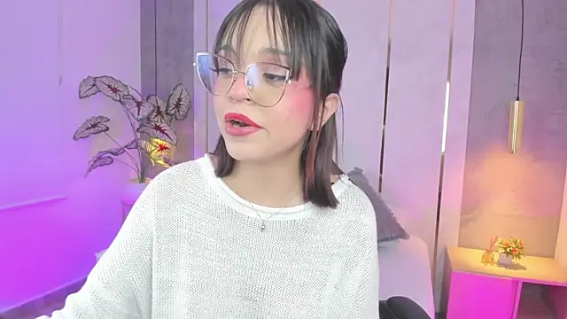 Snapshot of Clara_Luu chatting on May 22, 2026, 3:37 am Clara Luu online show from May 22, 2026, 3:37 am