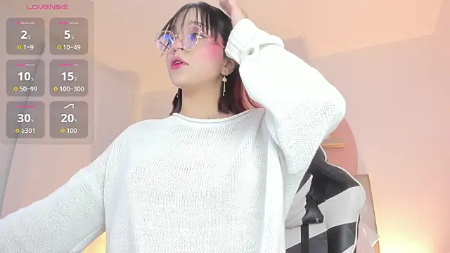 Snapshot of Clara_Luu chatting on May 16, 2026, 2:32 am Clara Luu online show from May 16, 2026, 2:32 am