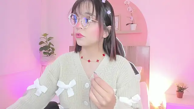 Snapshot of Clara_Luu chatting on May 24, 2026, 2:44 am Clara Luu online show from May 24, 2026, 2:44 am