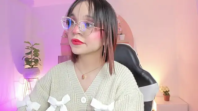 Snapshot of Clara_Luu chatting on May 10, 2026, 3:32 am Clara Luu online show from May 10, 2026, 3:32 am