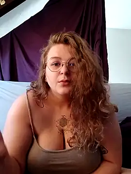 Snapshot of LilouCuriosity chatting on September 11, 2025, 12:16 pm LilouCuriosity online show from September 11, 2025, 12:16 pm